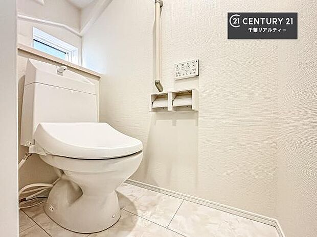 温水洗浄便座につき、冬場は便座が暖かくできるので冷たい便座に座らずに済む嬉しい仕様です！