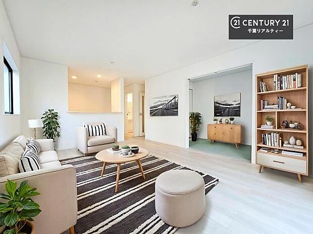 家具はCGパースです。大切な家族が集まるからこそLDKにはこだわりたい。子供たちが元気に笑いながら走り回っている姿を見た時が「広い家にして良かった」と思う瞬間です。