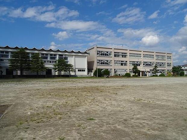 木更津市立木更津第二小学校まで672m