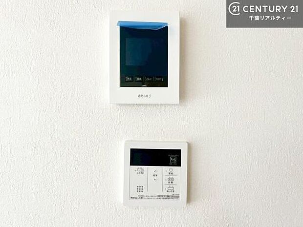 TVモニター付きインターホンでお子様のお留守番中なども安心ですね。ボタンひとつでお風呂の準備がととのう！オートバスつき。（同仕様）