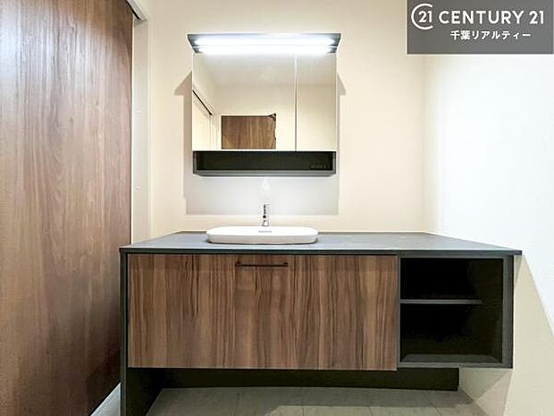 身なりを整える洗面所は、清潔感が大事です！水周りの清潔感のある雰囲気を演出！気持ちよくお使いいただけます。