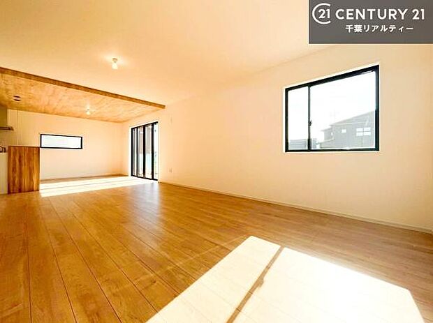 心地良いリビングは家族が自然と集まります。家族団欒の時間が増えそうです。ご家族と、より一層充実した時間を過ごせそうですね。