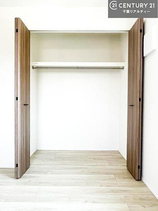 収納スペース充実しています！急なお客様が来客しても散らかったお部屋をサッと片付けられます！お部屋のスペースが生まれゆとりあるお部屋を演出することが出来ます！