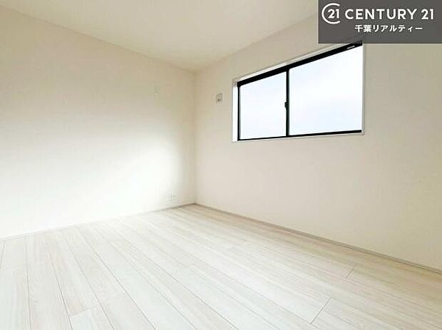 洋室は子供部屋や寝室、色々と用途多彩に利用できますね。収納力もたっぷりなので、広々気持ちよく過ごすことができます。