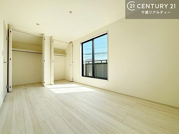 シンプルにデザインされているため、家具を選びません！お気に入りの家具を置いてくつろげる空間を作ることができます。