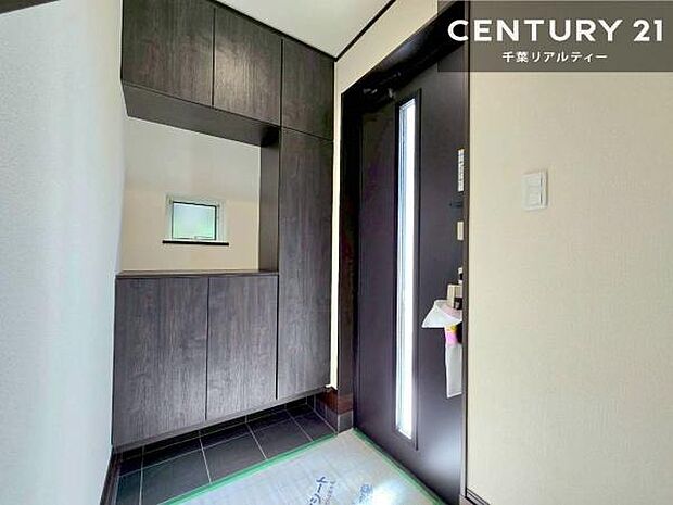 シューズボックス付きなので、玄関が片付きお掃除がしやすいです！スッキリした玄関で戸を開けた瞬間、清潔感のある心地いい空間が出迎えてくれます。【現地販売会開催中】