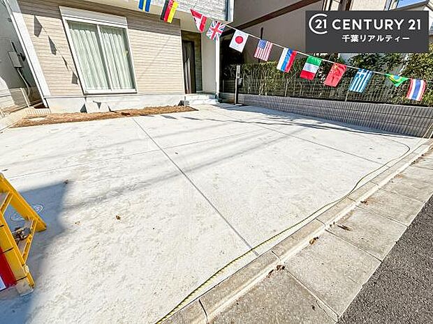 前面道路がゆったりしているので車庫入れもらくちんです！