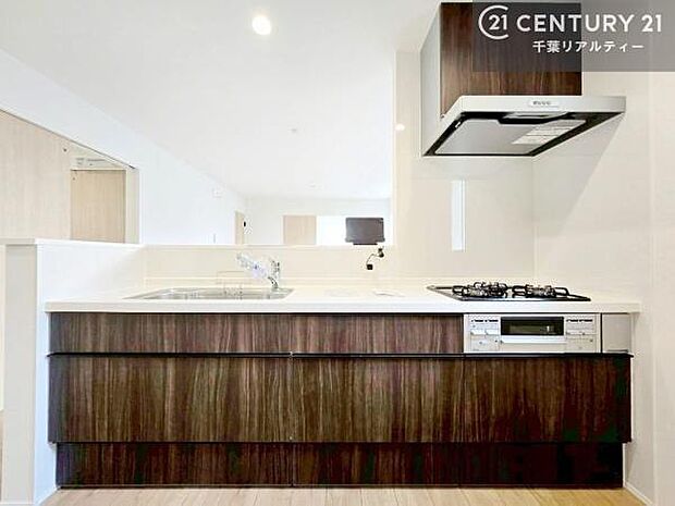 収納スペースが豊富で、調理スペースがスッキリと片付きひろ〜く活用できます！快適に作業ができます！毎日の料理が捗ります！