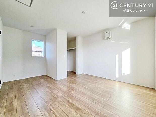 住まいの中で最もプライベートな空間だからこそ、広さにこだわった8.5帖洋室。静かで落ち着いた雰囲気が、上質な眠りと快適な毎日を支えます。