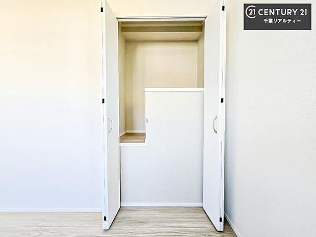 住空間をすっきり使うためには必須ポイントの収納スペースですよね。是非現地でご確認ください！