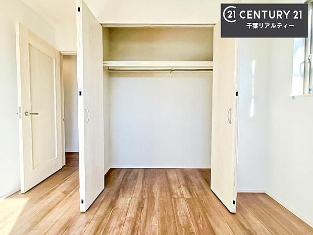 住空間をすっきり使うためには必須ポイントの収納スペースですよね。是非現地でご確認ください！