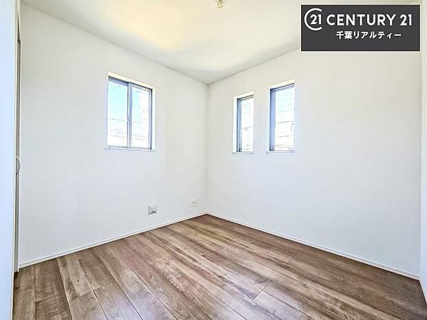 シンプルにデザインされているため、家具を選びません！お気に入りの家具を置いてくつろげる空間を作ることができます。