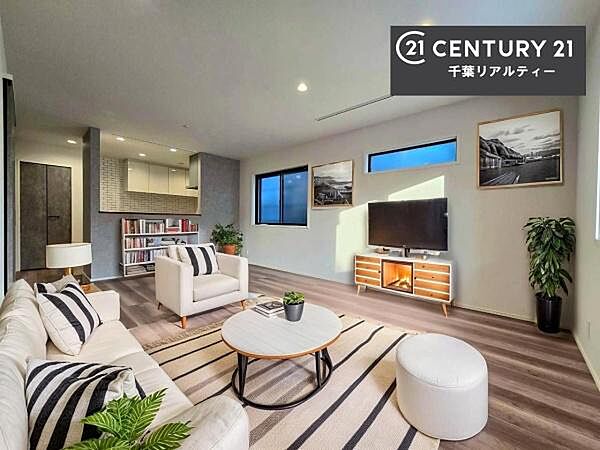 家具はCGパースです。開放感のある広々LDK！ソファーやダイニングテーブルを置いても窮屈にならないので快適に過ごせます！コミュニケーションが取りやすいリビングです！