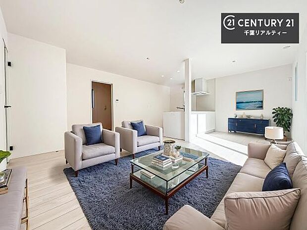 家具はCGパースです。心地良いリビングは家族が自然と集まります。家族団欒の時間が増えそうです。ご家族と、より一層充実した時間を過ごせそうですね。