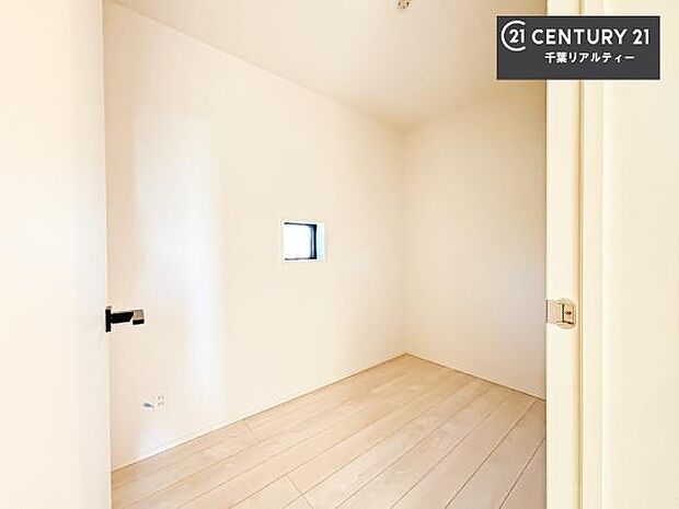 シンプルにデザインされているため、家具を選びません！お気に入りの家具を置いてくつろげる空間を作ることができます。