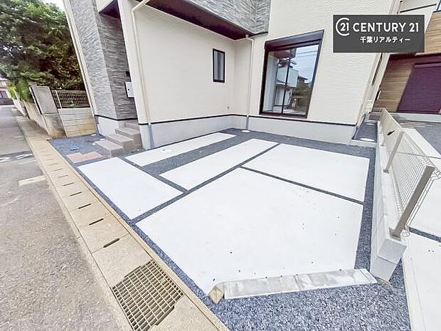 カースペース付きなのでマイカーをお持ちの方も安心ですね！ぜひ現地にてお確かめくださいませ！