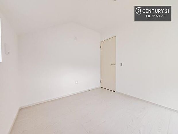 シンプルにデザインされているため、家具を選びません！お気に入りの家具を置いてくつろげる空間を作ることができます。