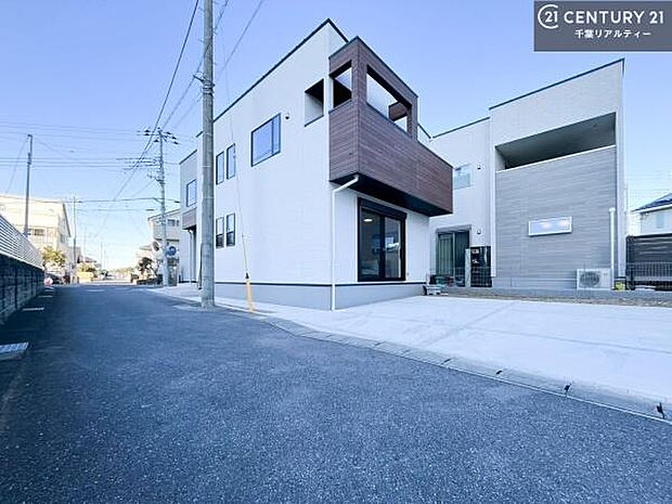 周辺環境や、お客様のご希望に合った物件も一緒にご案内を致します。住宅ローンアドバイザーによるご相談も承ります。当社はお問い合わせに即対応します！お待たせしません！