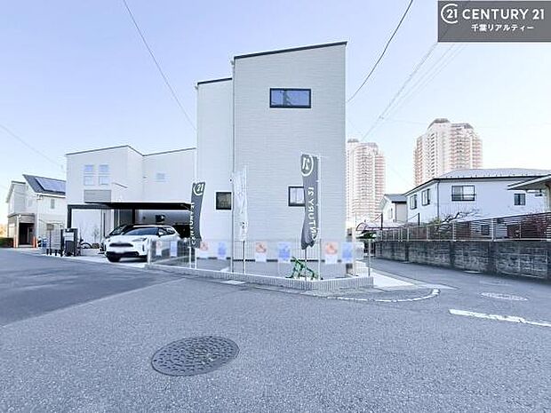明るく開放的な角地でちょっと贅沢なお住まいをしませんか。
