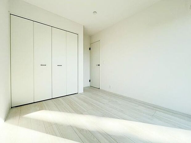 収納がしっかりあるので家具の配置がしやすく、ライフスタイルに合わせたお部屋作りが可能です。