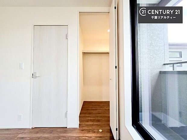 各居室収納付き！急なお客様が来客しても散らかったお部屋をサッと片付けられます！お部屋のスペースが生まれゆとりあるお部屋を演出することが出来ます！