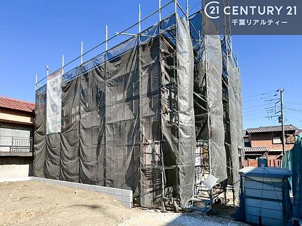 現在建築中。完成後は明るく開放的なリビングや最新設備のキッチンなど快適な空間が広がります。未完成だからこそ“新しい暮らし”への期待が高まる住まい。今しか見られない建築中の様子も必見です。