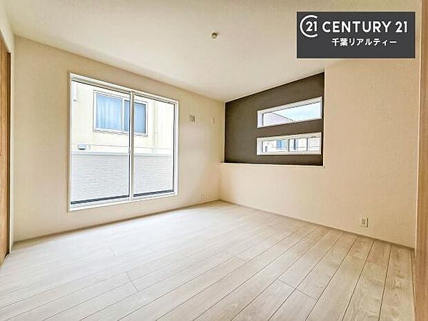 洋室は子供部屋や寝室、色々と用途多彩に利用できますね。収納力もたっぷりなので、広々気持ちよく過ごすことができます。