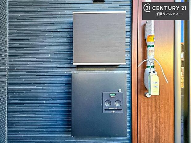 郵便ポスト一体型の宅配ボックス付きで不在時でも荷物が受け取れてとっても便利!家にいなきゃいけないストレス回避!再配達の手間が省けます!