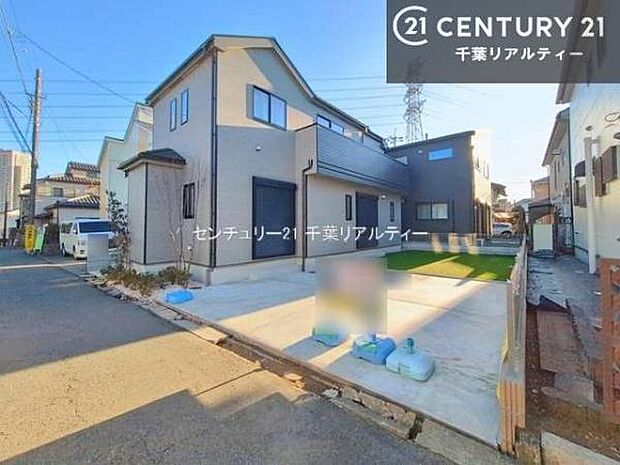 駐車スペースは2台分あります！セカンドカーはもちろん、バイクや自転車なども置き場所に困りません。