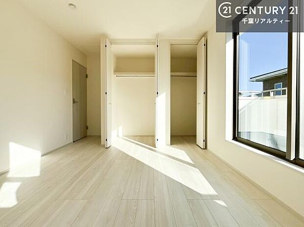 収納が充実しているからこそ、お部屋はいつも広々。掃除や片付けもラクになり、居心地の良い暮らしが続きます。