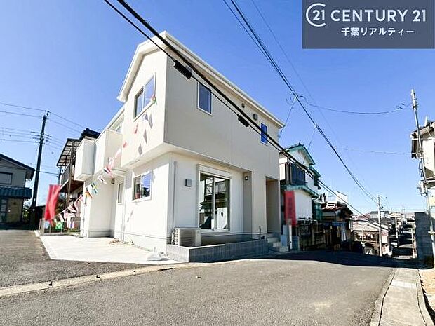 明るく開放的な角地でちょっと贅沢なお住まいをしませんか。