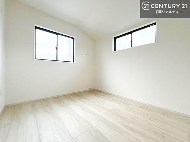 シンプルにデザインされているため、家具を選びません！お気に入りの家具を置いてくつろげる空間を作ることができます。