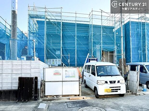 現在建築中。完成後は明るく開放的なリビングや最新設備のキッチンなど快適な空間が広がります。未完成だからこそ“新しい暮らし”への期待が高まる住まい。今しか見られない建築中の様子も必見です。