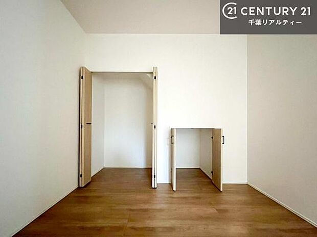 住空間をすっきり使うためには必須ポイントの収納スペースですよね。是非現地でご確認ください！