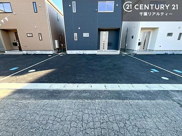 カースペース付きなのでマイカーをお持ちの方も安心ですね！ぜひ現地にてお確かめくださいませ！