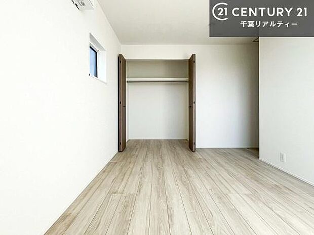 収納スペース充実しています！急なお客様が来客しても散らかったお部屋をサッと片付けられます！お部屋のスペースが生まれゆとりあるお部屋を演出することが出来ます！