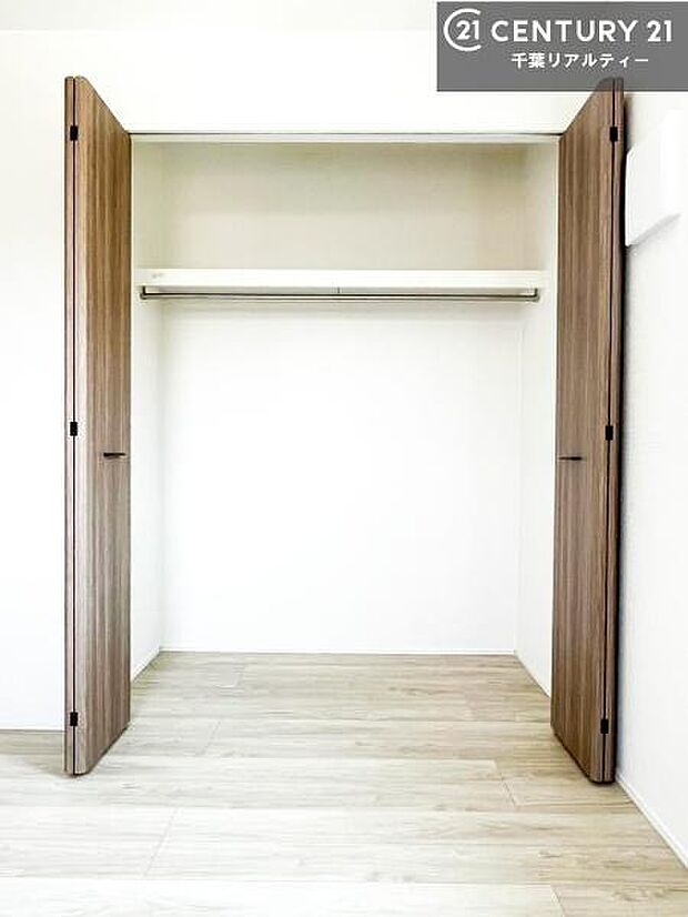 収納が充実しているからこそ、お部屋はいつも広々。掃除や片付けもラクになり、居心地の良い暮らしが続きます。