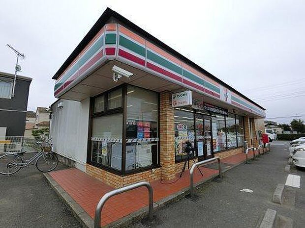 セブンイレブン東茂原店まで617m