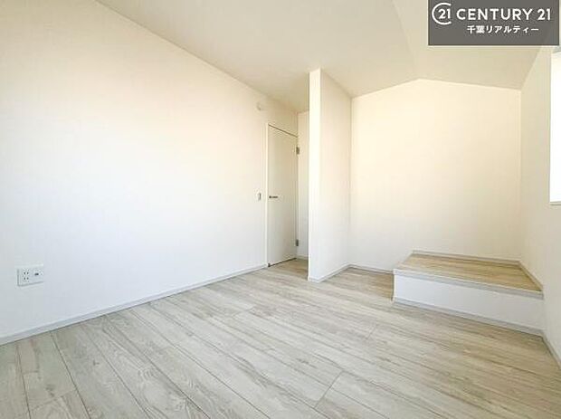 シンプルにデザインされているため、家具を選びません！お気に入りの家具を置いてくつろげる空間を作ることができます。