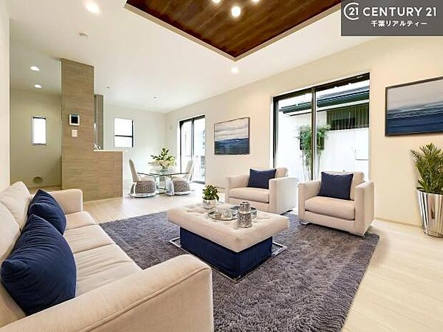 家具はCGパースです。大切な家族が集まるからこそLDKにはこだわりたい。子供たちが元気に笑いながら走り回っている姿を見た時が「広い家にして良かった」と思う瞬間です。