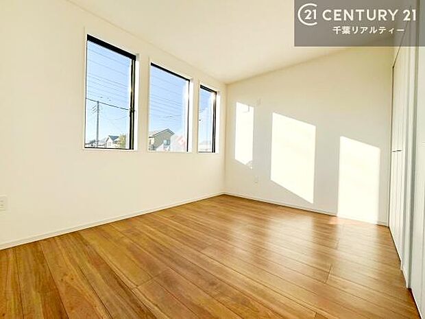 洋室は子供部屋や寝室、衣裳部屋など色々と用途多彩に利用できますね。