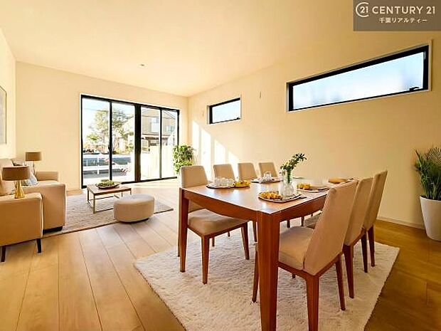 家具はCGパースです。開放感のある広々LDK！ソファーやダイニングテーブルを置いても窮屈にならないので快適に過ごせます！