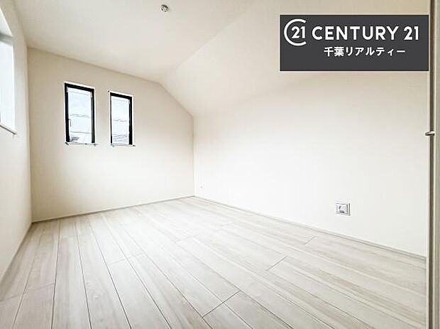 シンプルにデザインされているため、家具を選びません！お気に入りの家具を置いてくつろげる空間を作ることができます。