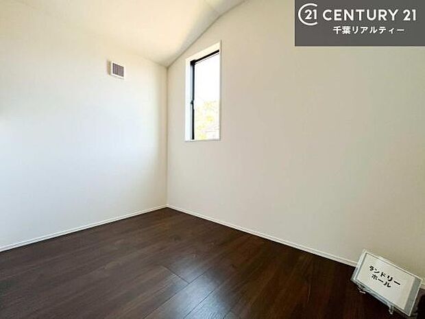 部屋干しができる広々スペース！他にもワークスペースや収納などアレンジ可能です！