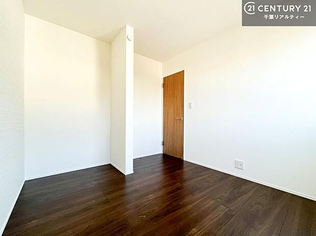 住空間をすっきり使うためには必須ポイントの収納スペースですよね。是非現地でご確認ください！