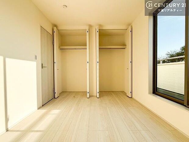 収納スペース充実しています！急なお客様が来客しても散らかったお部屋をサッと片付けられます！お部屋のスペースが生まれゆとりあるお部屋を演出することが出来ます！