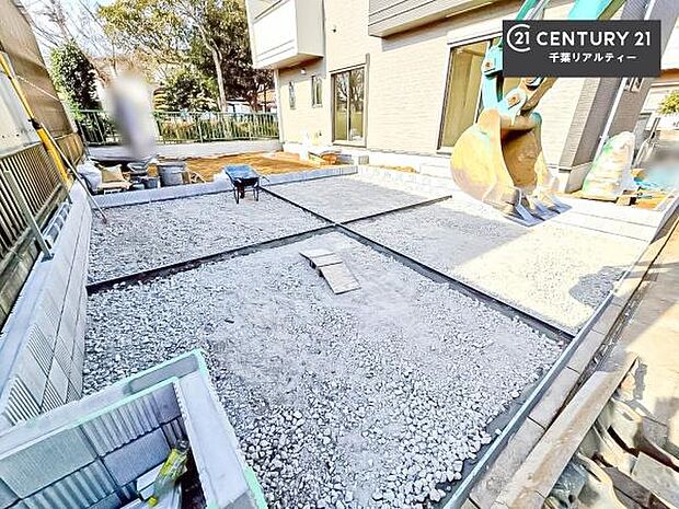 駐車スペースは2台分あります！セカンドカーはもちろん、バイクや自転車なども置き場所に困りません。