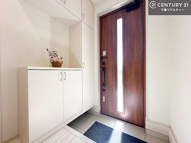 【同仕様】シューズボックス付きなので、玄関が片付きお掃除がしやすいです！スッキリした玄関で戸を開けた瞬間、清潔感のある心地いい空間が出迎えてくれます。