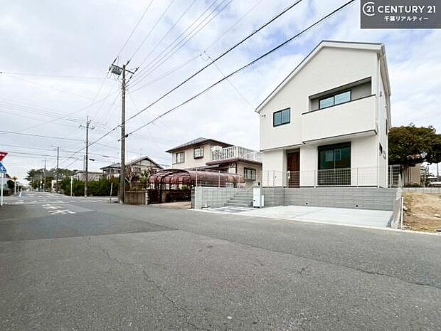 周辺環境や、お客様のご希望に合った物件も一緒にご案内を致します。住宅ローンアドバイザーによるご相談も承ります。当社はお問い合わせに即対応します!お待たせしません!