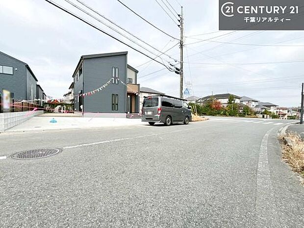 周辺環境や、お客様のご希望に合った物件も一緒にご案内を致します。住宅ローンアドバイザーによるご相談も承ります。当社はお問い合わせに即対応します!お待たせしません!